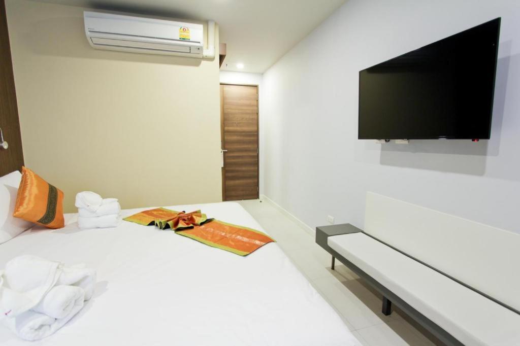 Elegancy Sansabai Hotel Patong Exterior foto